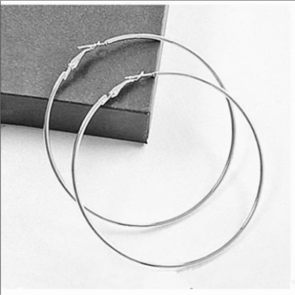 Jewelry - 💖 Silver Gold Hoop Earrings 2 1/2” NEW
